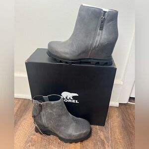 Sorel Quarry/Black Woman’s Joan of Arctic Leather Waterproof Wedge III Zip Boots